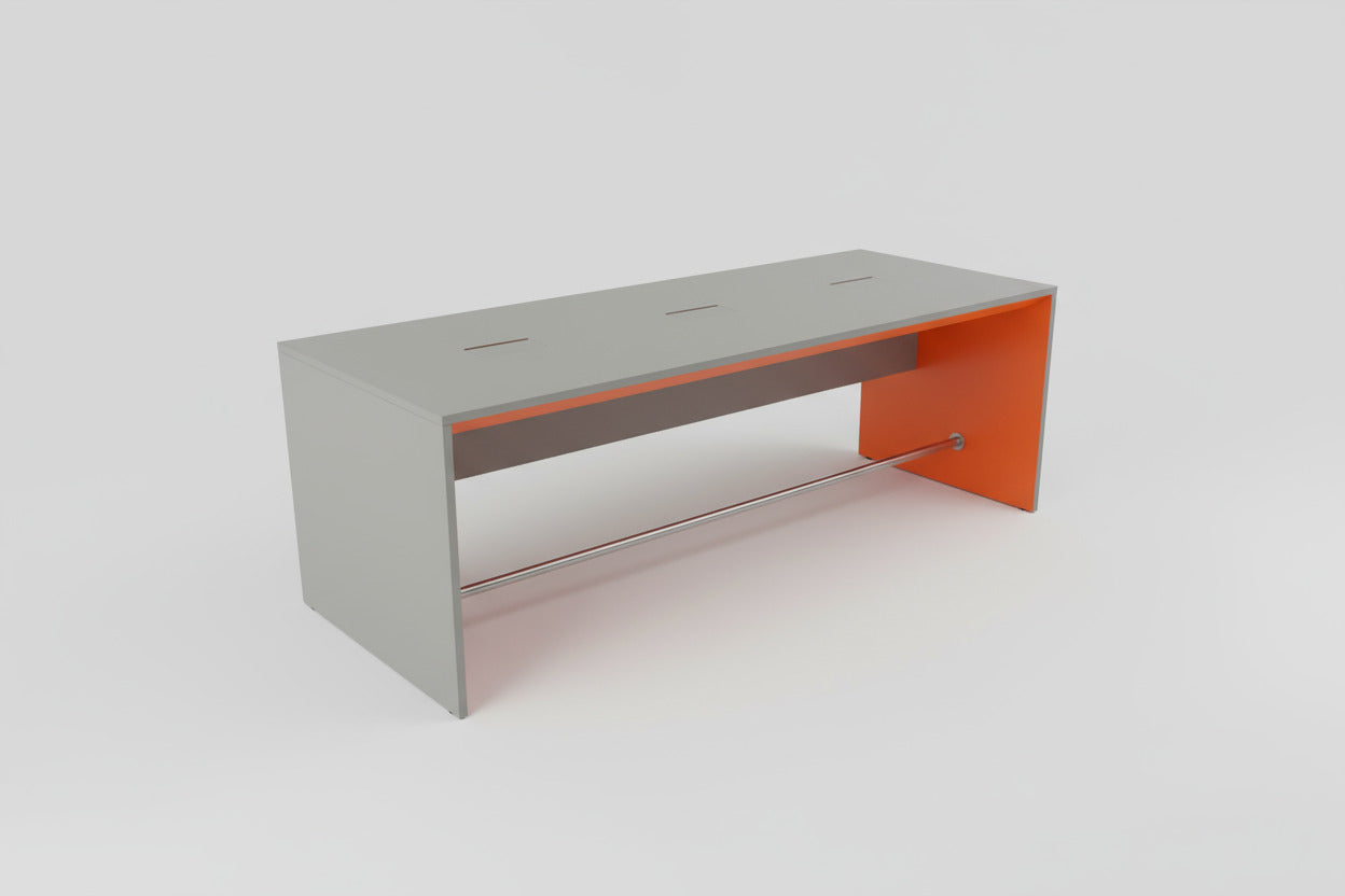 Fumac højbord i lysegrå linoleum med orange endestykke og kabelgennemføring.